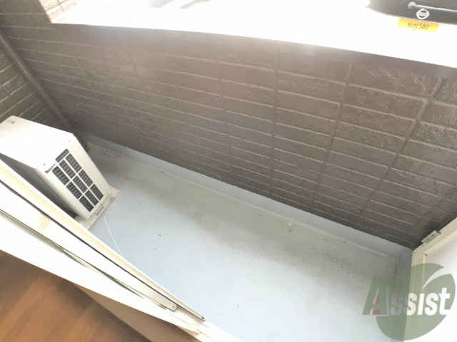 バルコニー　バルコニーは洗濯物を干すのに十分な広さがありますね。