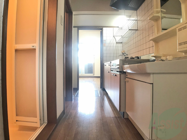 玄関　玄関から撮影しました。明るい印象ですね。