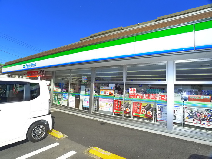 コンビニ　ファミリーマート（コンビニ）まで604m