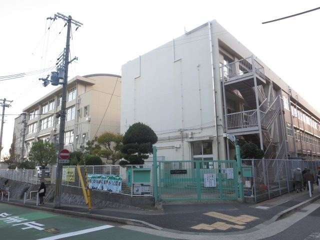 小学校　神戸市立鶴甲小学校（小学校）まで671m