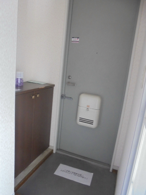 玄関　画像は102号室です（参考）