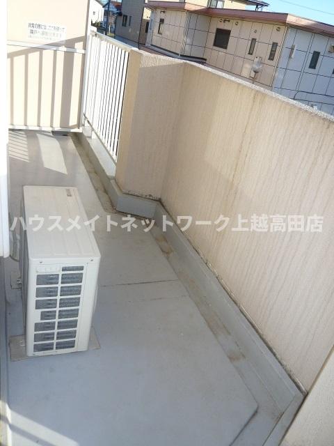 バルコニー　バルコニー（同室タイプ１２２号室の画像を掲載）