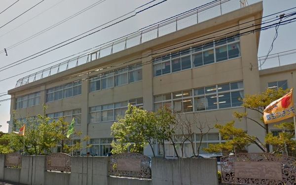 小学校　札幌市立真栄小学校（小学校）まで649m