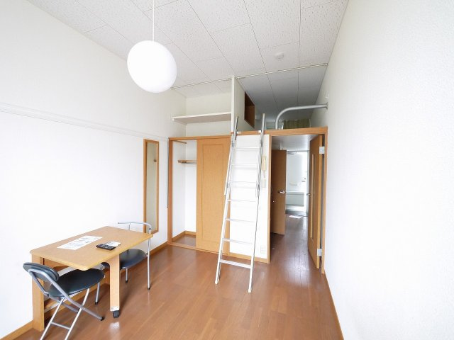 その他部屋・スペース　開放的な寝室です