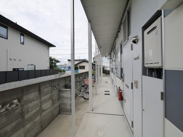 その他共有部分　玄関前の様子です