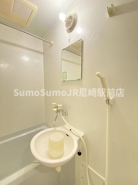 洗面設備　スペースが確保できる洗面所です