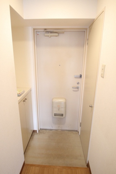 玄関　※別部屋の写真です