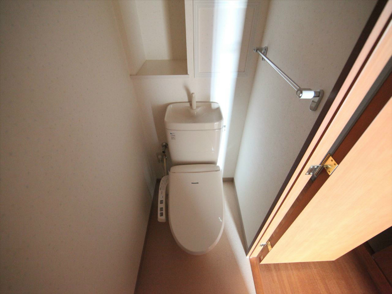 トイレ　温水洗浄便座付トイレ