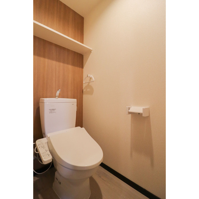 トイレ　温水洗浄便座付き