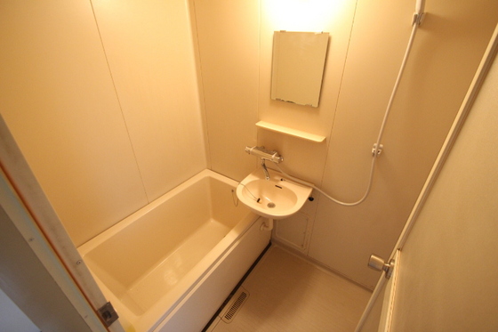 バス・シャワールーム　他号室のお写真です