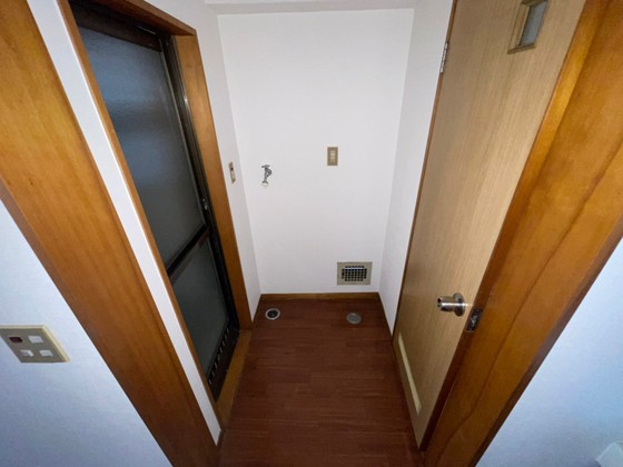 玄関　※別号室の写真です。