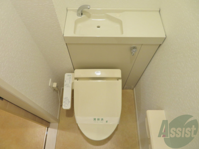 トイレ　ウォシュレット付きのトイレです。シャワートイレは便利ですね