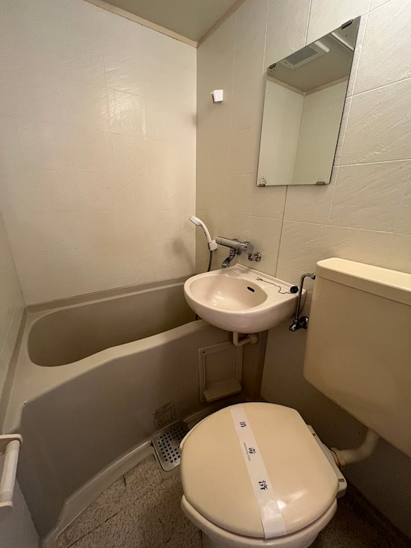 バス・シャワールーム　※別部屋の写真です