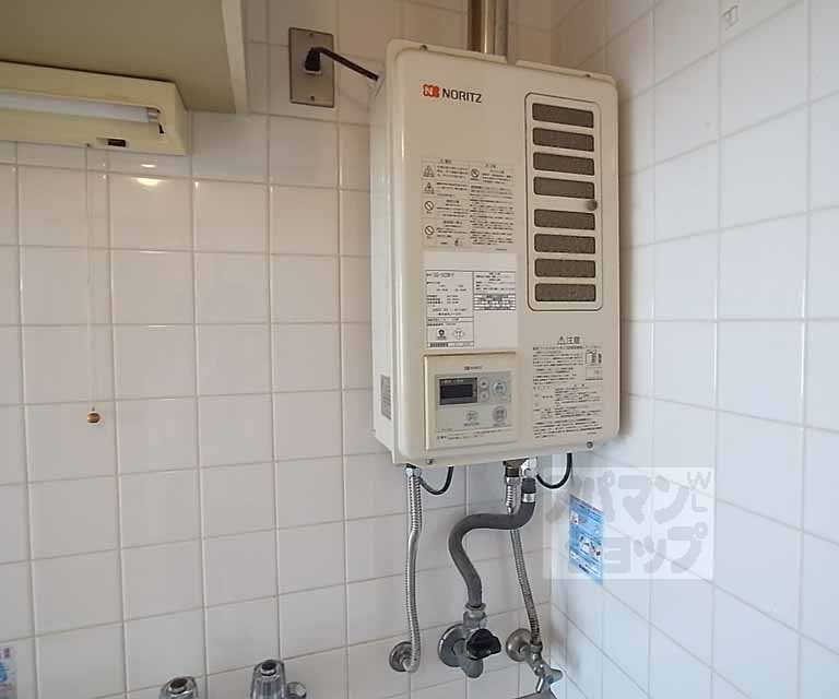 その他設備　給湯器・温度調節パネル付き
