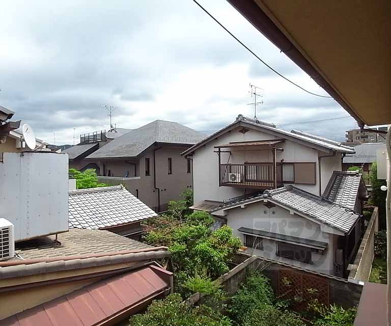 眺望　バルコニー窓からの風景。遮るものが無くスッキリした眺望。