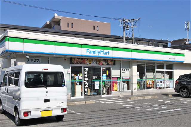 コンビニ　ファミリーマート博多吉塚三丁目店（コンビニ）まで183m