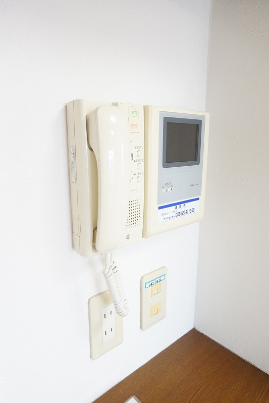 セキュリティ　インターホンは映像付きなので、誰が来たかすぐ確認できます！