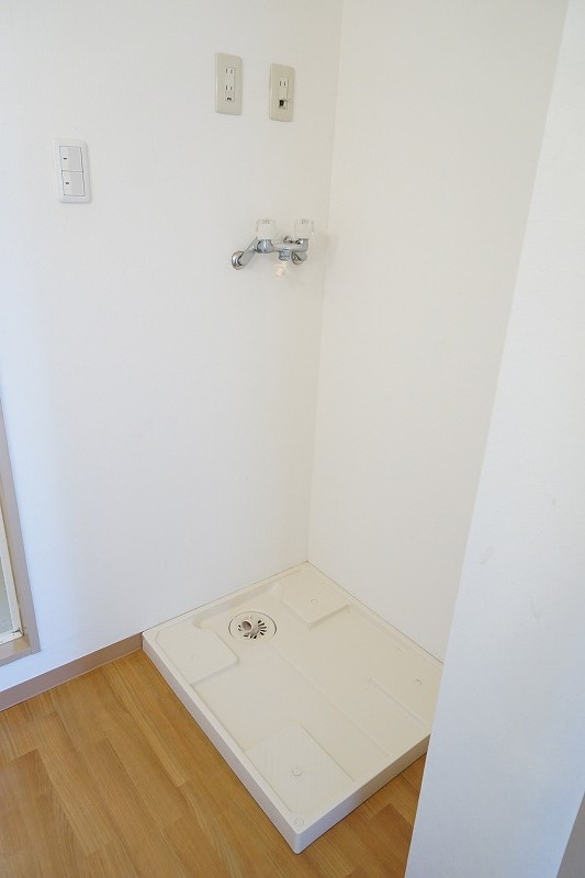 洗面設備　洗濯機置場は洗面台隣です