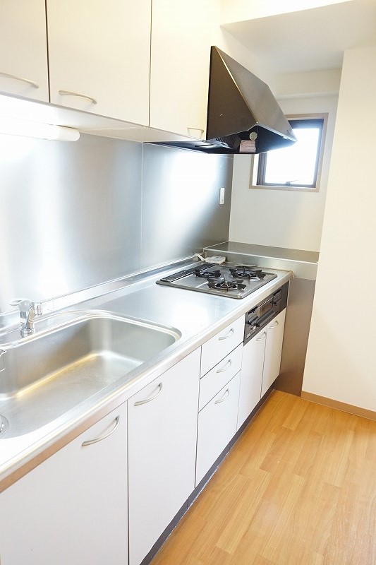 キッチン　キッチンはガスコンロ3口！料理も捗ります☆