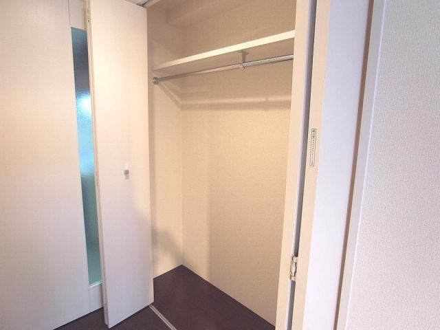 収納　横幅の広い、ハンガーパイプ付きのクローゼットです！