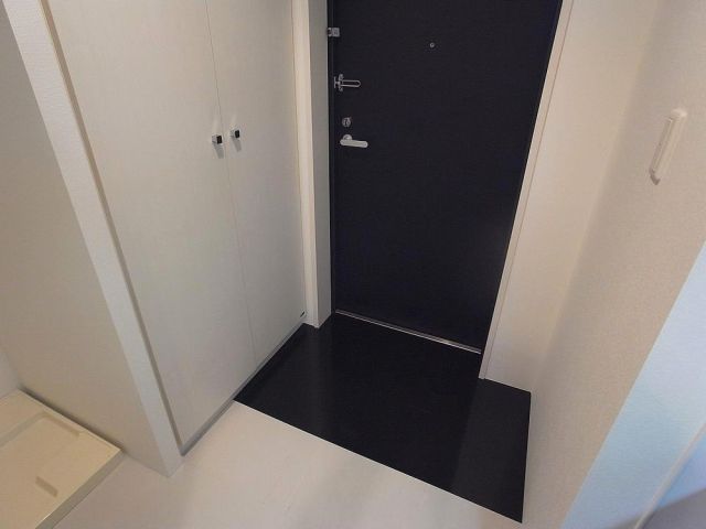 玄関　玄関を入ると右手に下駄箱がありますよ！