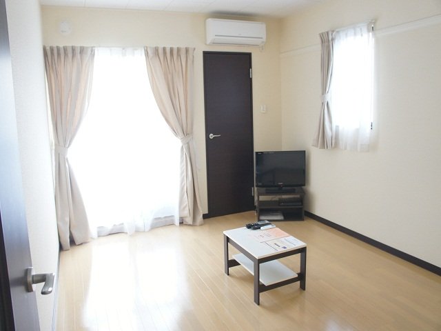 居室・リビング　南向きのお部屋で日当たり良好！