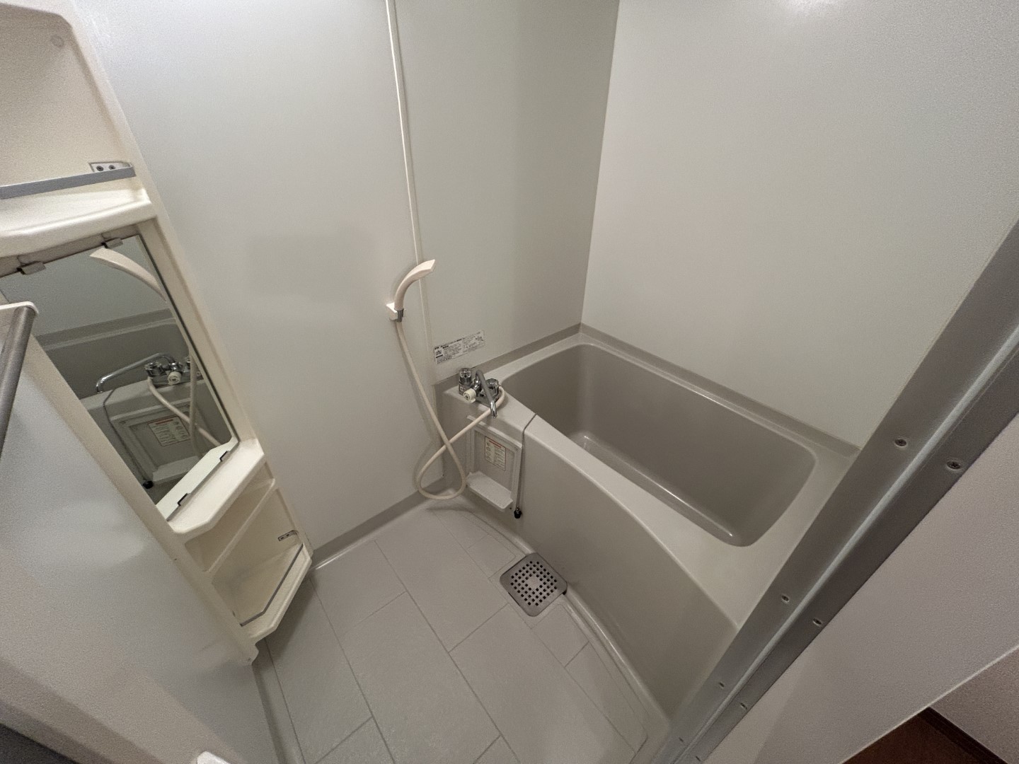 バス・シャワールーム　便利な浴室乾燥機付き