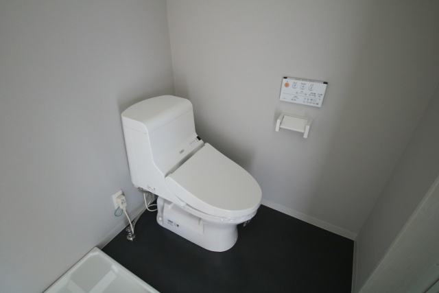 トイレ　※別室の参考写真の為、現況優先です。