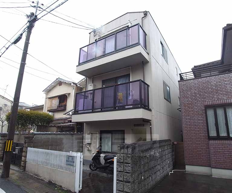 建物外観　お部屋は東向きか西向きです！