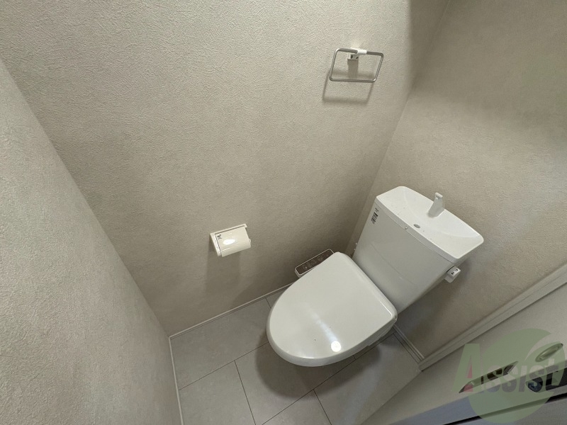 トイレ　トイレはこちらのウォシュレット付きになりますね。