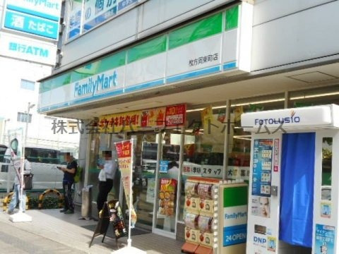 コンビニ　ファミリーマート 枚方岡東町店（コンビニ）まで694m