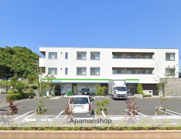 コンビニ　ファミリーマート（コンビニ）まで1423m