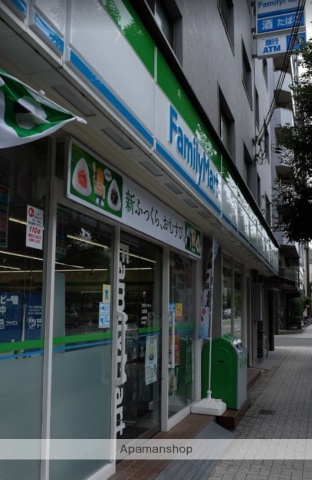 コンビニ　ファミリーマート（コンビニ）まで147m