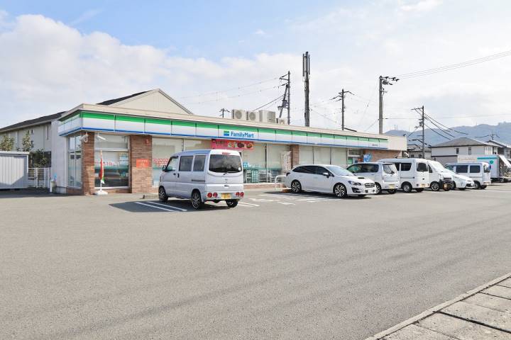 コンビニ　ファミリーマート徳島北矢三町店（コンビニ）まで557m