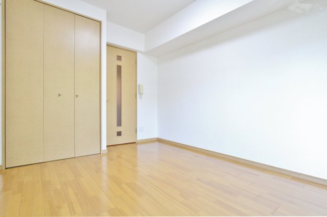 居室・リビング　参考写真（同物件別部屋）