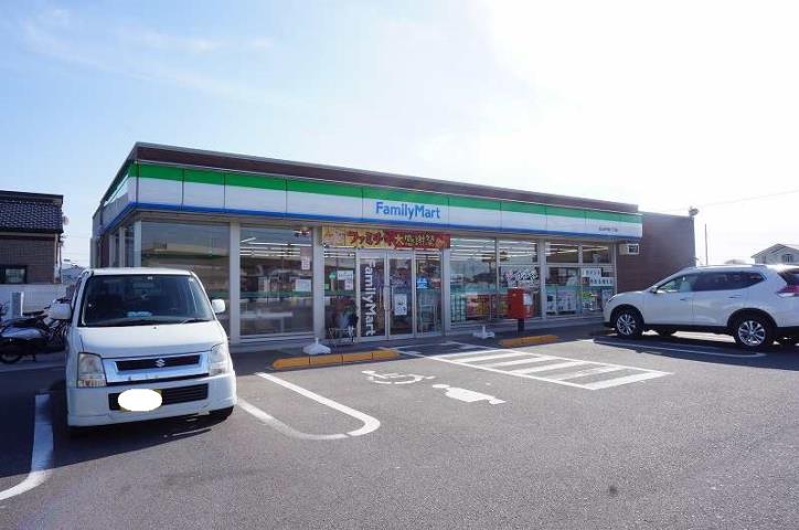 コンビニ　ファミリーマート（コンビニ）まで2062m