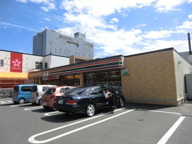 コンビニ　セブンイレブン（コンビニ）まで470m
