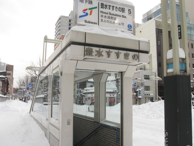 コンビニ　セブンイレブン（コンビニ）まで195m