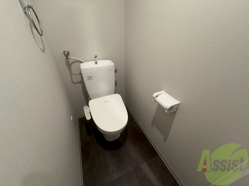 トイレ　ＴＶモニター付インターホンです。来客者の顔が見えるので安心！