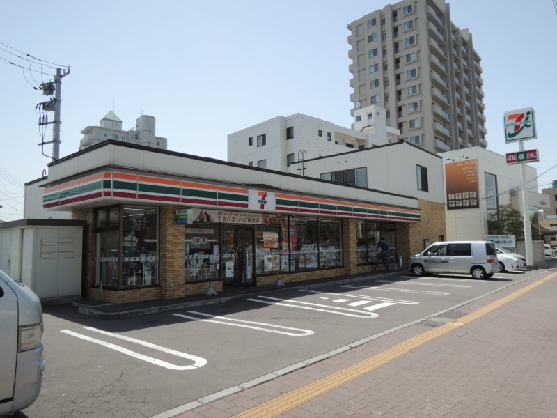 コンビニ　セブンイレブン函館宮前町店（コンビニ）まで374m