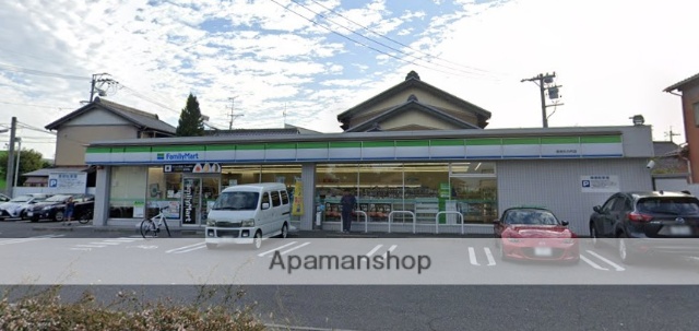コンビニ　ファミリーマート（コンビニ）まで772m