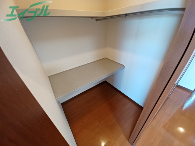 収納　同型参考写真