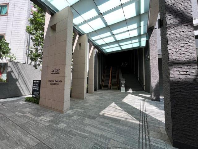 エントランス　入口エスカレーター