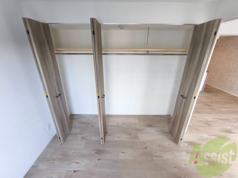 収納　寝室の収納になります。広々としてたくさん収納できます。