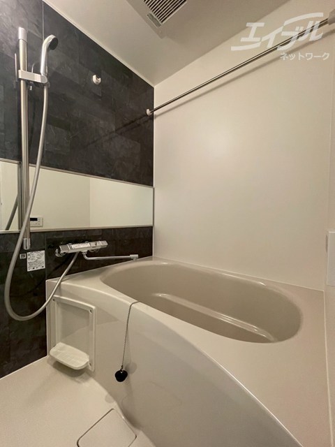 バス・シャワールーム　おしゃれなお風呂です。