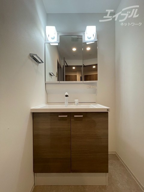 洗面設備　独立洗面台です。