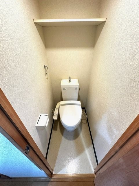 トイレ　ウォシュレット設備。