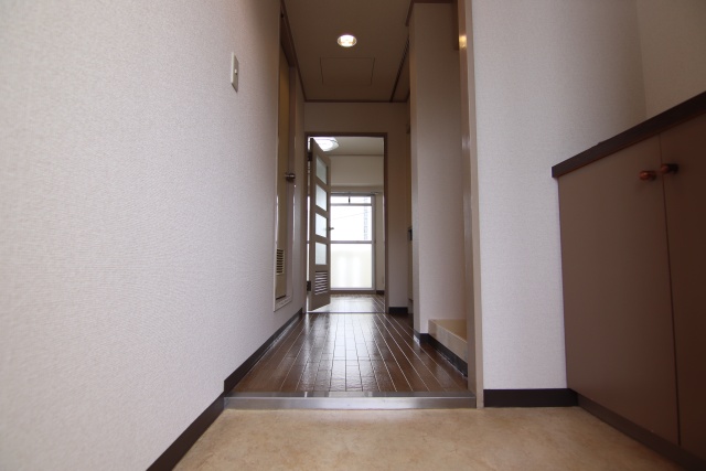 玄関　※別室参考写真です。