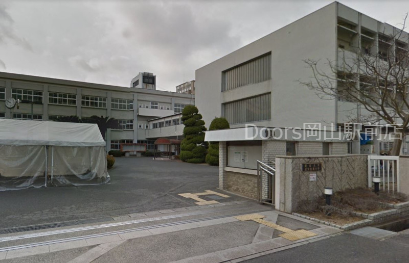 大学・短大　私立就実大学（大学・短大）まで2868m