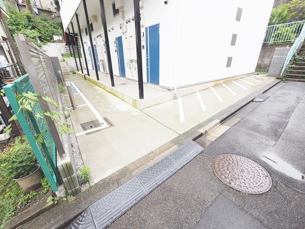 エントランス　最寄り駅まで徒歩９分の立地です